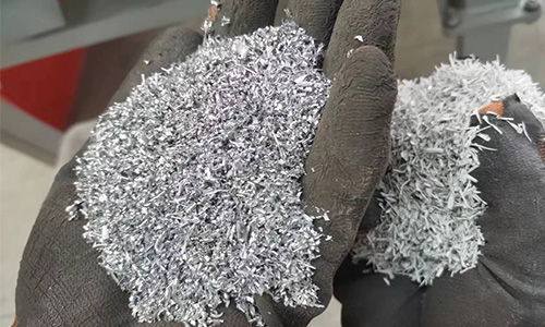 Elektrostatični stroj za sortiranje aluminijaste plastike - rešitev problema recikliranja izdelkov iz aluminija in plastike